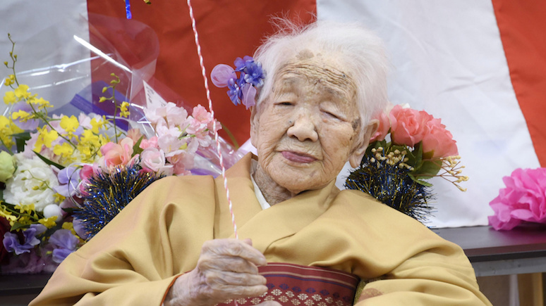 CNN: старейшая жительница планеты подхватит олимпийский огонь в Японии