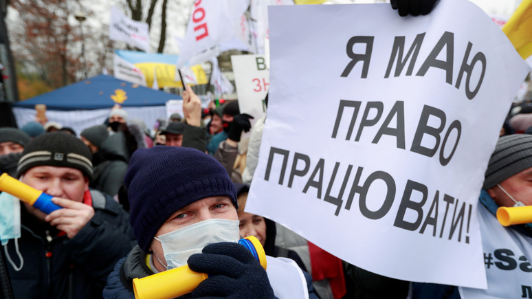 Вести: две трети украинцев хотят найти работу за границей