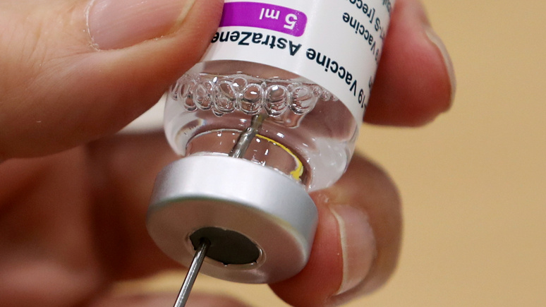 «Мерси, не надо» — недоверчивые парижане отказываются от прививки AstraZeneca