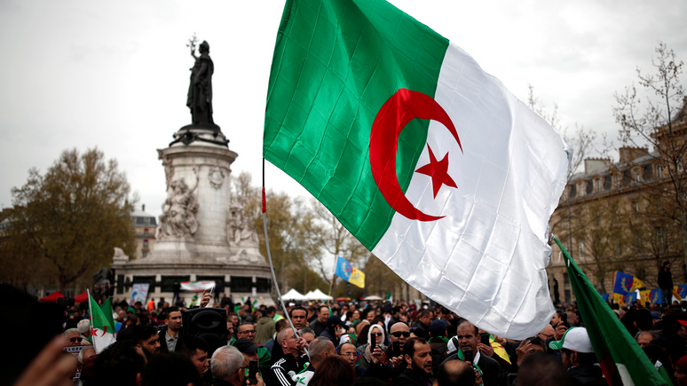 Le Monde: алжирские генералы не настроены на примирение с Францией по колониальному прошлому