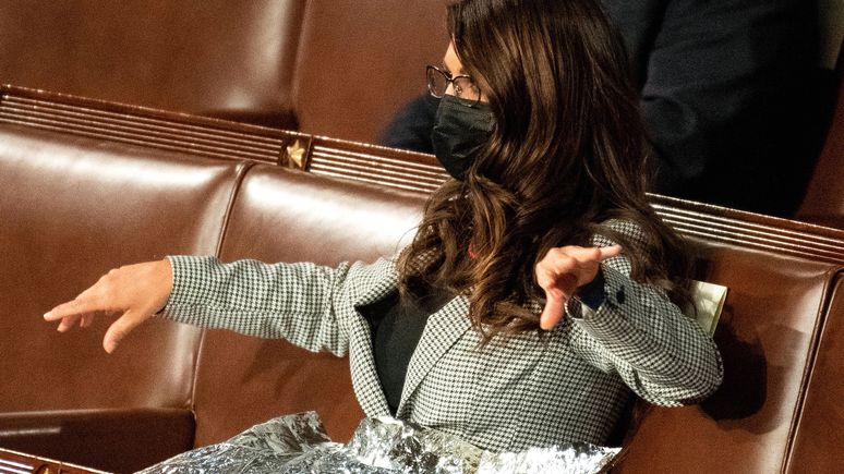 Insider: во время выступления Байдена демократы аплодировали стоя, а республиканцы боролись со сном