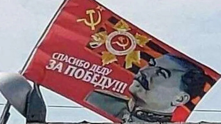 Обозреватель: в Днепре неизвестные вывесили на крыше огромный флаг со Сталиным 
