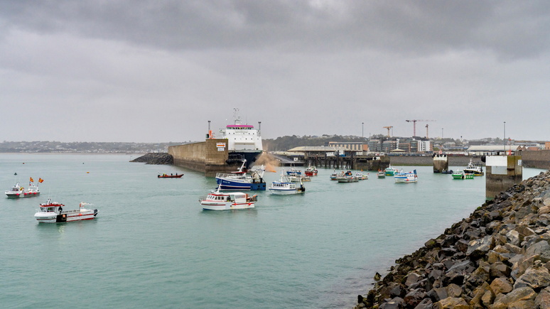 Le Monde: «договариваться должны дипломаты» — французские рыбаки заканчивают протест в Ла-Манше