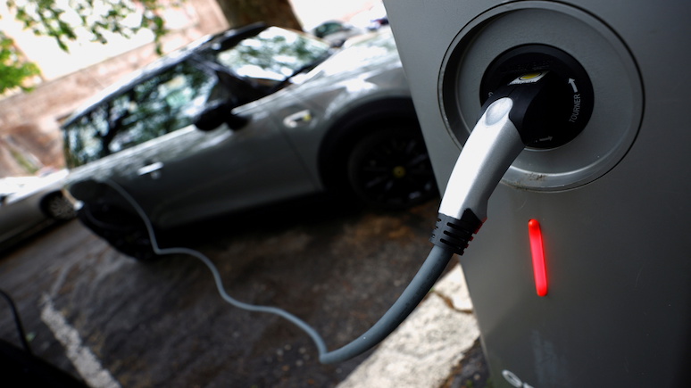 Guardian: электромобили станут дешевле обычных машин уже к 2027 году