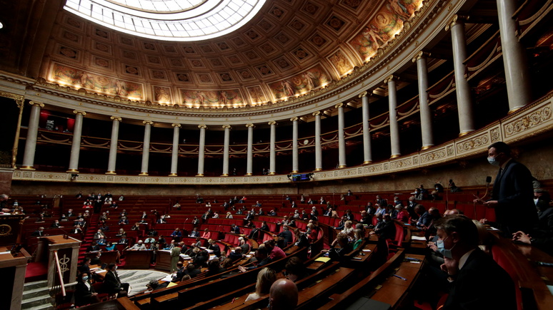 Le Figaro: французский парламент одобрил введение квот для женщин в руководстве компаний