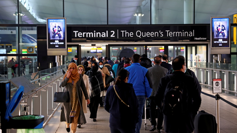 Guardian: правила въезда всё жёстче — европейцев без виз в Британии начали задерживать и высылать 