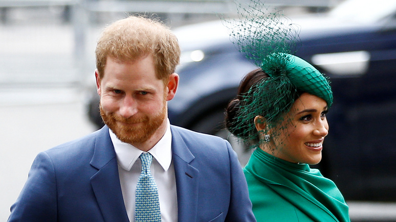 Times: помощники британской королевской семьи потребовали от принца Гарри и Меган Маркл отказаться от титулов