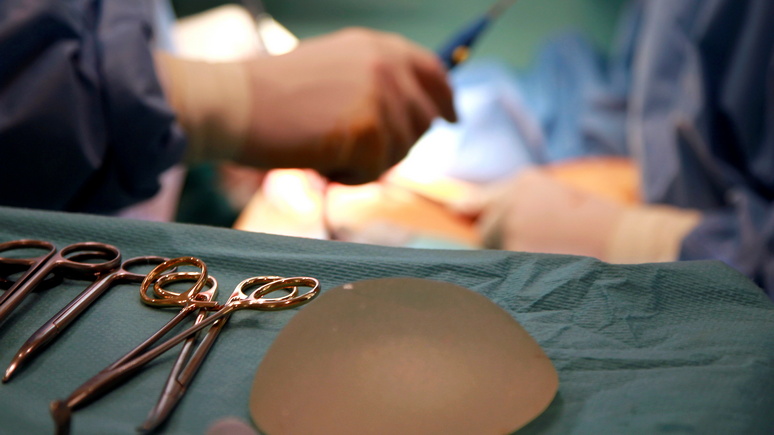 Le Monde: парижский суд обязал выплатить компенсацию жертвам некачественных грудных имплантов