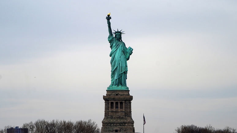 BFM TV: Франция в знак дружбы отправит в США вторую статую Свободы