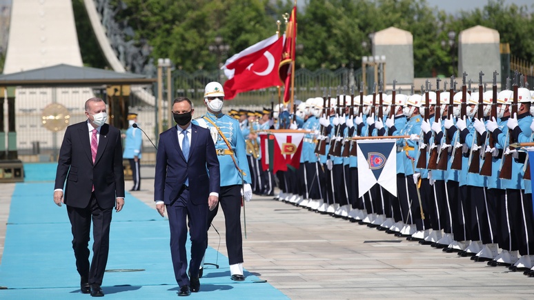 Welt: турецкие боевые дроны на вооружении у Польши — это сигнал и Путину, и Байдену