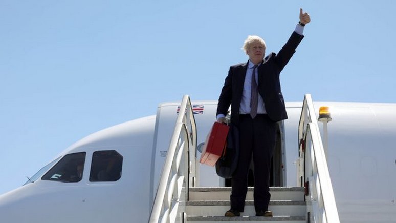 Independent: Джонсона высмеяли за прилет на самолёте на климатический саммит G7