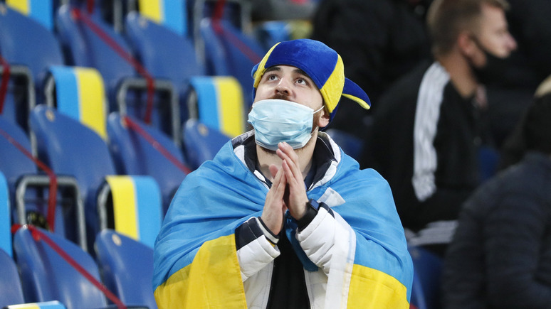 СТРАНА: лозунг украинских националистов признали официальным футбольным символом Украины