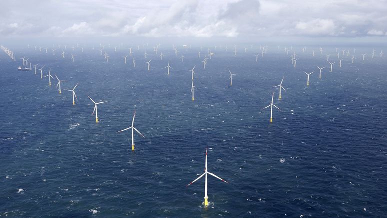 Le Figaro: утечка нефтепродуктов при строительстве парка ветрогенераторов только сильнее настраивает французов против этого «экологического» проекта  