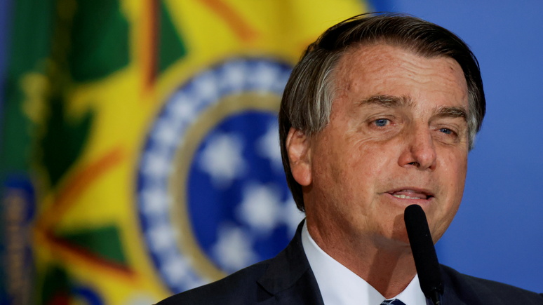 Guardian: недооценившего коронавирус Болсонару обвинили в «преступлениях против жизни»