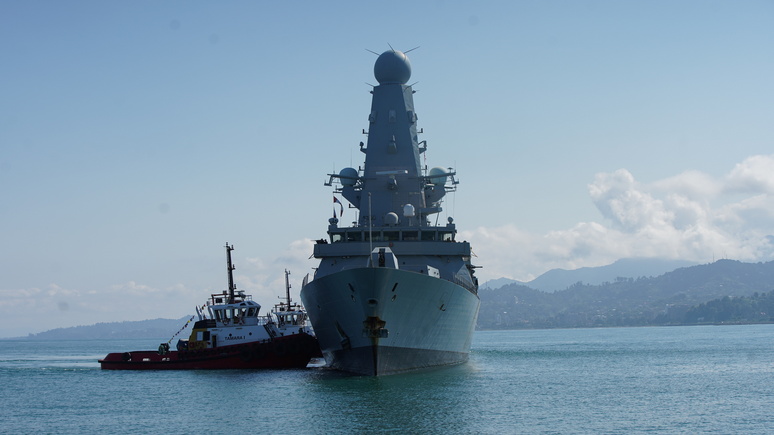 Обозреватель DM: непопулярное мнение — выходки британского эсминца в Чёрном море сродни безумию