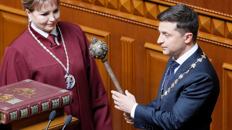 СТРАНА: украинская Конституция сегодня смотрится, как слепок с какого-то другого общества