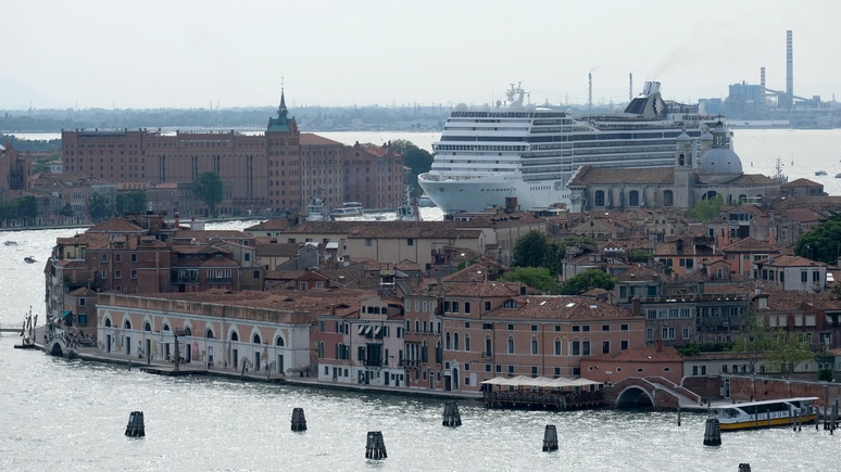 Guardian: Венецию закрыли для больших круизных кораблей