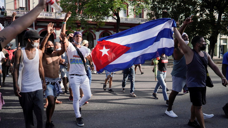 Le Figaro: волна протестов на Кубе заставила 90-летнего Рауля Кастро вернуться в политику