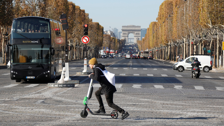 Le Figaro: в центре Парижа ограничили скорость электросамокатов для сокращения числа ДТП
