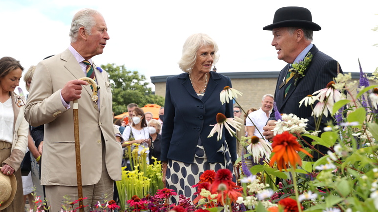 Sky News: «к удаче» — на сельскохозяйственной выставке принц Чарльз случайно наступил в навоз