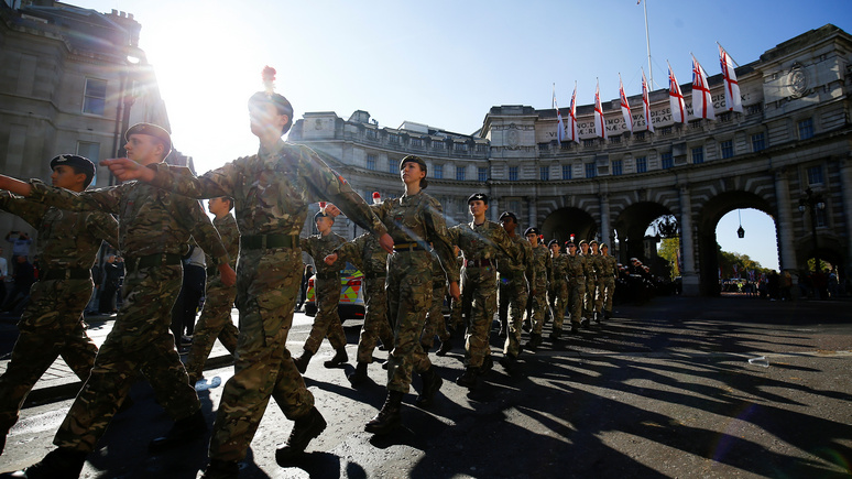 Daily Mail: с притеснениями в армии Британии сталкиваются более половины женщин-военнослужащих