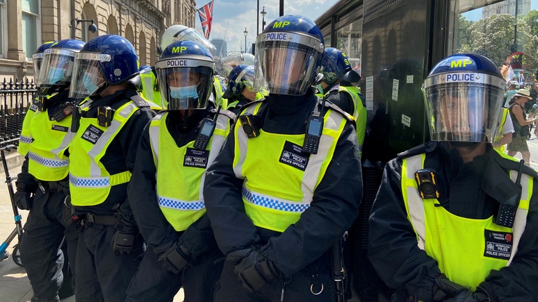 Independent: 20 лет прошло, а расизм в британской полиции никуда не делся 
