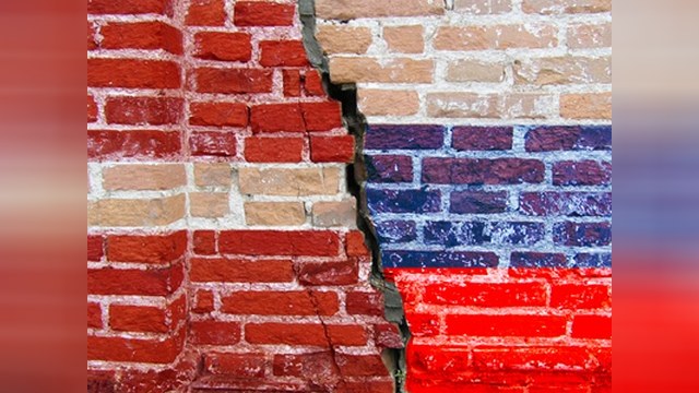 Латвийские власти призывают граждан голосовать против русского языка