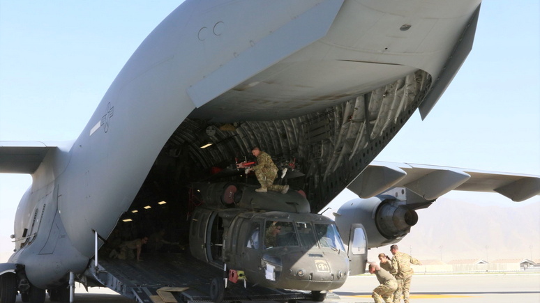 Politico: в отсеке для шасси улетевшего из Кабула американского самолёта обнаружили тело афганца 