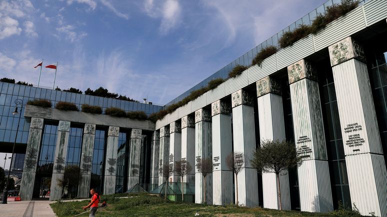 Guardian: Польша уступила требованиям ЕС, но пообещала найти другой способ для наказания своих судей