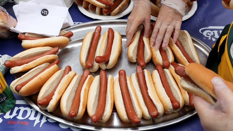 Daily Telegraph: учёные подсчитали, как сильно хот-дог сокращает жизнь человека