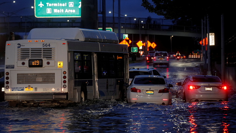 CNN: беспрецедентные наводнения на северо-востоке США унесли жизни десятков человек