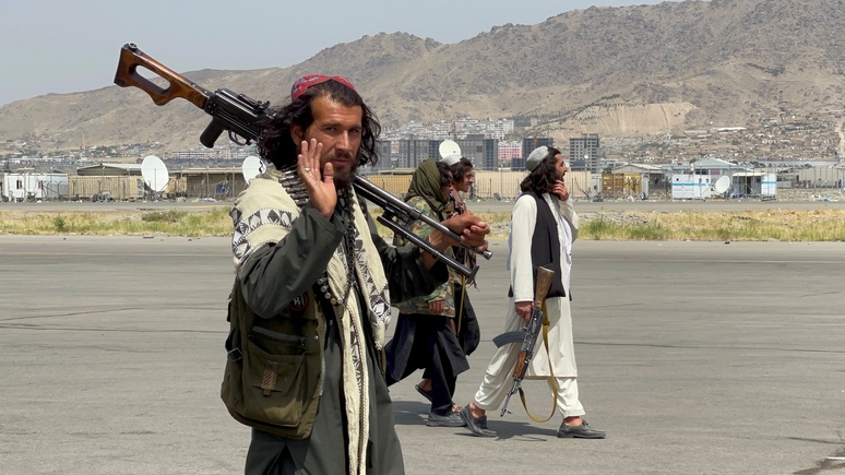 Times: обученные силами НАТО афганские военные присоединяются к талибам