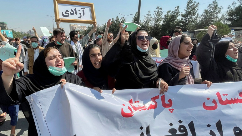 DS: ни одной женщины — афганки вышли на протест против нового правительства талибов