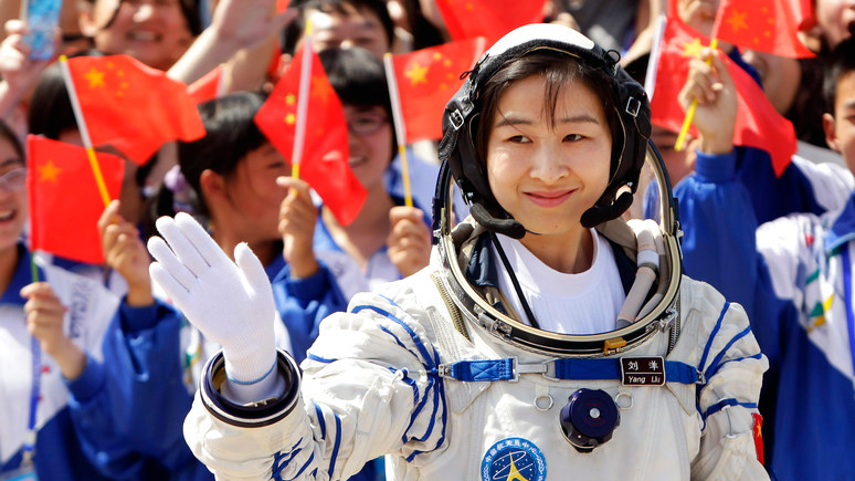 Ждите женщину — Times объяснила, зачем на китайскую космическую станцию отправлены упаковки с косметикой 