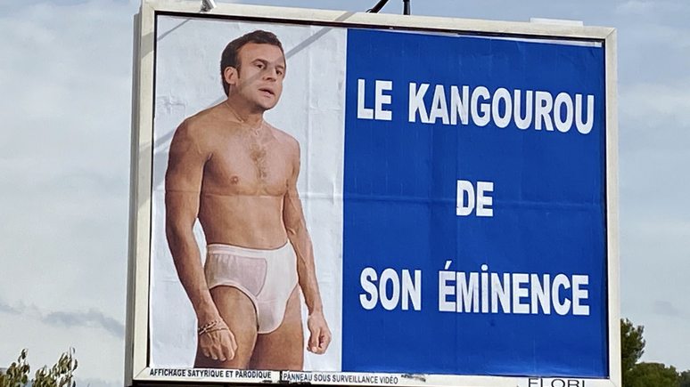 Le Figaro: в трусах-«кенгуру» — автор обидных плакатов вновь посмеялся над Макроном