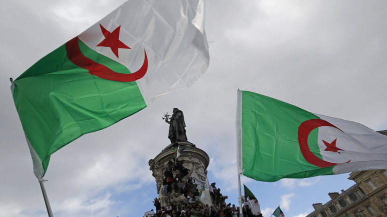 Le Monde: «попытки примирения провалились» — резкие заявления Макрона спровоцировали кризис в отношениях Франции с Алжиром