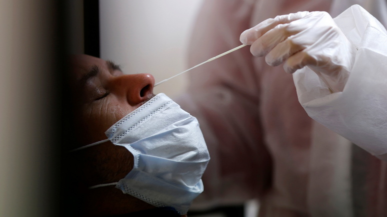 Bloomberg: тысячи британцев могли получить ложноотрицательные тесты на коронавирус