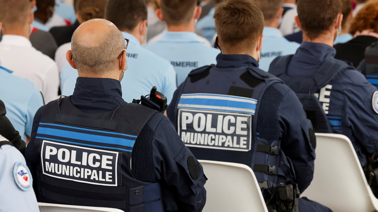Le Monde: в Париже появилась муниципальная полиция — будет следить за спокойствием и чистотой