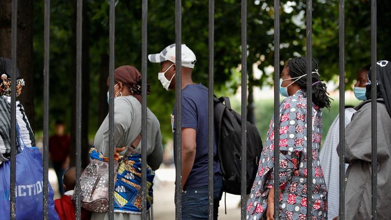 Le Figaro: «великое замещение» — французы обеспокоены, что их вытеснят мигранты