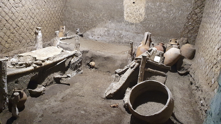 Guardian: «исключительная находка» — археологии обнаружили в Помпеях комнату рабов
