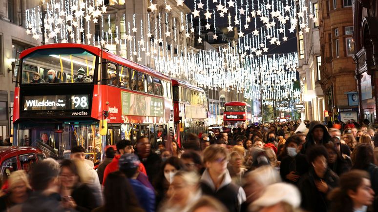 Guardian: ещё одно Рождество с коронавирусом — британцев призывают не строить планы на праздники