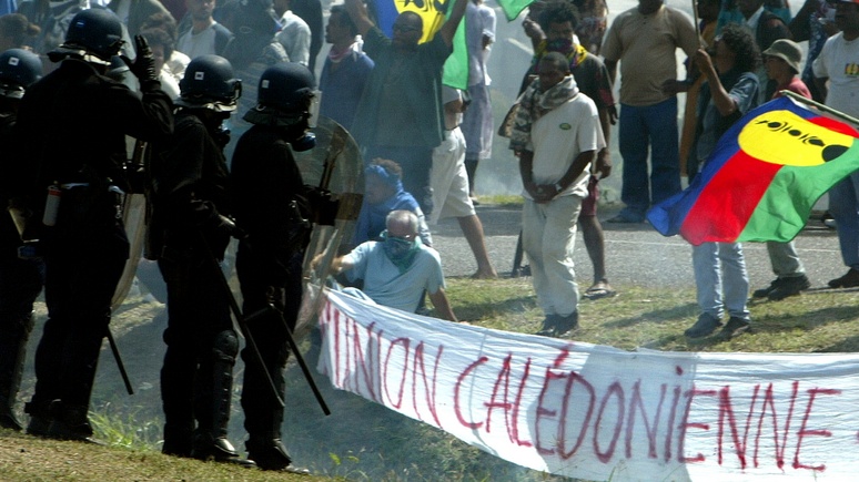 Le Monde: Новая Каледония голосует за независимость от Франции, но референдум выходит «странным» и «одноногим»