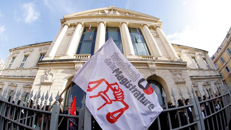Le Figaro: склад нерассмотренных дел парализовал работу судебной системы Франции