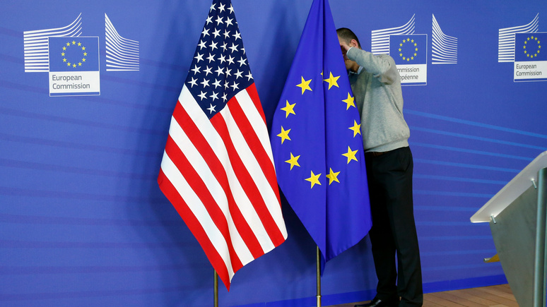 Bloomberg: США подталкивают ЕС к подготовке антироссийских санкций по Украине
