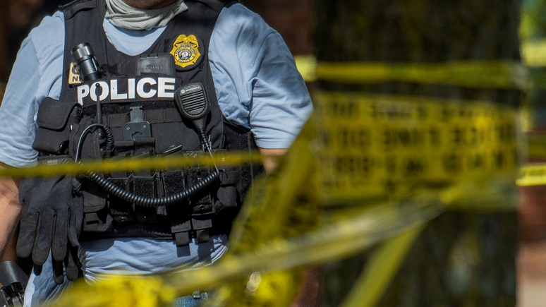 NBC Los Angeles: в США 14-летняя девушка погибла в примерочной магазина от шальной полицейской пули