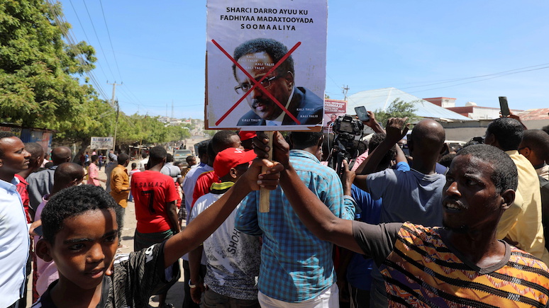 Times: «косвенный переворот» — президент Сомали приостановил полномочия подозреваемого в коррупции премьера