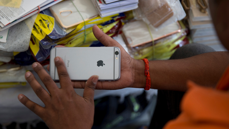 Times: отбросы вместо еды и бараки без окон — индийские рабочие производят айфоны в «атмосфере страха»