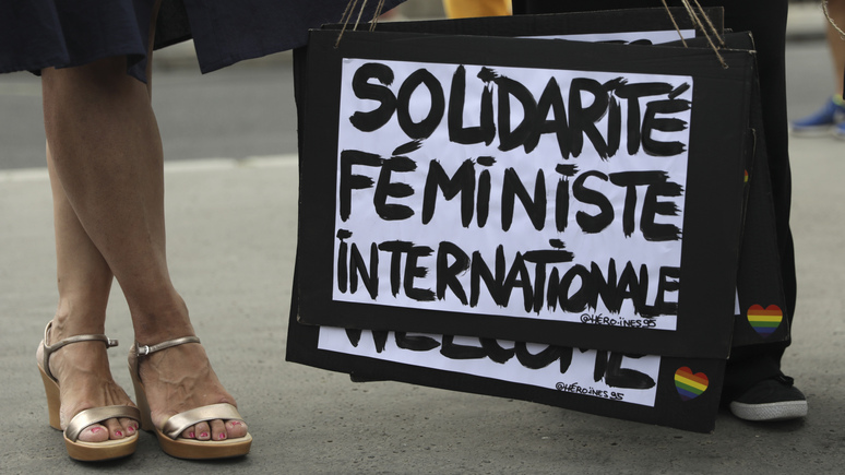Le Figaro: французские феминистки перессорились из-за отношения к трансгендерам