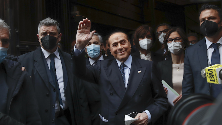 Times: молодая возлюбленная и подарки парламентариям — в борьбе за пост президента Италии Берлускони делает ставку на «очарование»