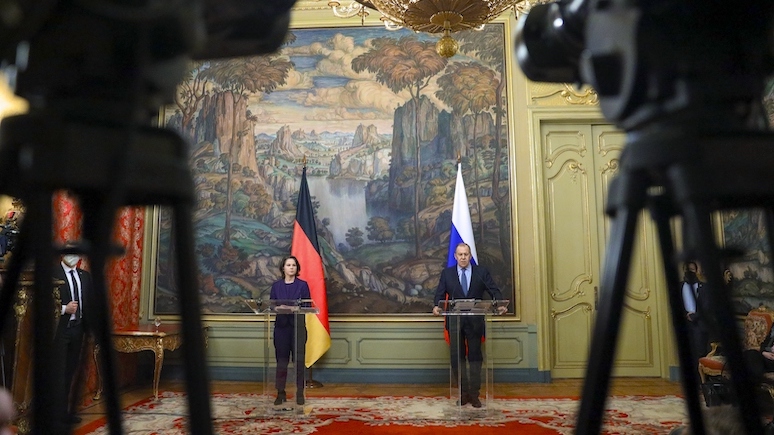Экс-глава МИД Польши: Германия не спешит урегулировать российско-украинский спор